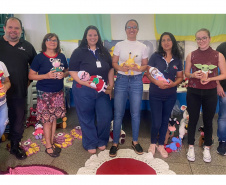 Em Foz do Iguaçu, Polícia Penal realiza entrega de Amigurumis para ONG e Delegacia da Mulher