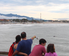 Instalação de estruturas marítimas fez com que Matinhos ganhasse pelo menos outros três pontos para a prática do surf: na Barrinha, Riviera e Flórida.