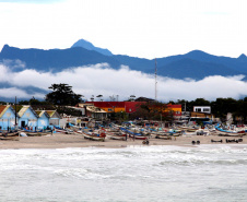 Instalação de estruturas marítimas fez com que Matinhos ganhasse pelo menos outros três pontos para a prática do surf: na Barrinha, Riviera e Flórida.