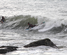 Instalação de estruturas marítimas fez com que Matinhos ganhasse pelo menos outros três pontos para a prática do surf: na Barrinha, Riviera e Flórida.