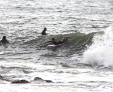 Instalação de estruturas marítimas fez com que Matinhos ganhasse pelo menos outros três pontos para a prática do surf: na Barrinha, Riviera e Flórida.