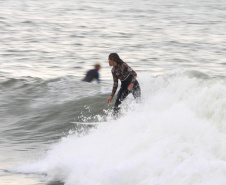 Instalação de estruturas marítimas fez com que Matinhos ganhasse pelo menos outros três pontos para a prática do surf: na Barrinha, Riviera e Flórida.