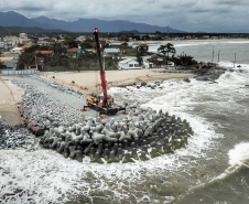 Instalação de estruturas marítimas fez com que Matinhos ganhasse pelo menos outros três pontos para a prática do surf: na Barrinha, Riviera e Flórida.