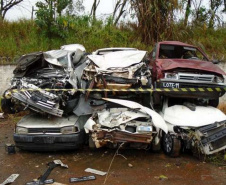 DER/PR vai leiloar 772 sucatas de veículos recolhidas em rodovias estaduais 