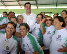 Governador entrega rede de esgoto, centro de convivência e moradias em Leópolis