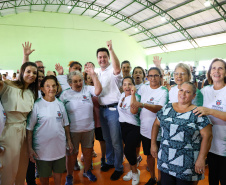 Governador entrega rede de esgoto, centro de convivência e moradias em Leópolis