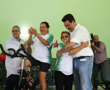 Governador entrega rede de esgoto, centro de convivência e moradias em Leópolis