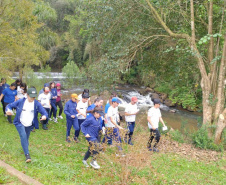 Sanepar realiza ações de sustentabilidade com estudantes em manancial de Bituruna