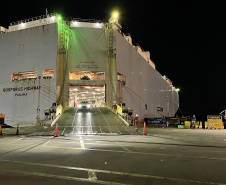  Portos do Paraná realiza operação inédita para atracação de navio de cargas rolantes