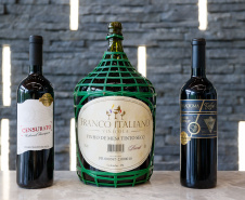 Outras bebidas paranaenses premiadas internacionalmente são os vinhos da Vinícola Franco Italiano, de Colombo. 