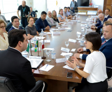  reunião entre o governador Carlos Massa Ratinho Junior e o chefe do governo regional, Jakub Chelstowkski, durante visita da comitiva polonesa à Curitiba. 