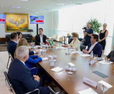  reunião entre o governador Carlos Massa Ratinho Junior e o chefe do governo regional, Jakub Chelstowkski, durante visita da comitiva polonesa à Curitiba. 