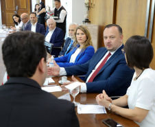  reunião entre o governador Carlos Massa Ratinho Junior e o chefe do governo regional, Jakub Chelstowkski, durante visita da comitiva polonesa à Curitiba. 