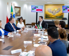  reunião entre o governador Carlos Massa Ratinho Junior e o chefe do governo regional, Jakub Chelstowkski, durante visita da comitiva polonesa à Curitiba. 