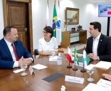  reunião entre o governador Carlos Massa Ratinho Junior e o chefe do governo regional, Jakub Chelstowkski, durante visita da comitiva polonesa à Curitiba. 