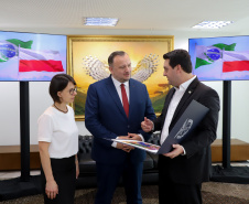  reunião entre o governador Carlos Massa Ratinho Junior e o chefe do governo regional, Jakub Chelstowkski, durante visita da comitiva polonesa à Curitiba. 