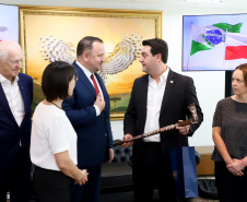  reunião entre o governador Carlos Massa Ratinho Junior e o chefe do governo regional, Jakub Chelstowkski, durante visita da comitiva polonesa à Curitiba. 