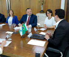  reunião entre o governador Carlos Massa Ratinho Junior e o chefe do governo regional, Jakub Chelstowkski, durante visita da comitiva polonesa à Curitiba. 