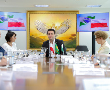  reunião entre o governador Carlos Massa Ratinho Junior e o chefe do governo regional, Jakub Chelstowkski, durante visita da comitiva polonesa à Curitiba. 