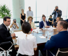  reunião entre o governador Carlos Massa Ratinho Junior e o chefe do governo regional, Jakub Chelstowkski, durante visita da comitiva polonesa à Curitiba. 