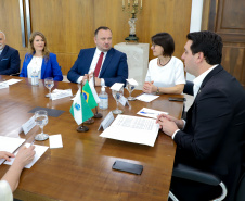  reunião entre o governador Carlos Massa Ratinho Junior e o chefe do governo regional, Jakub Chelstowkski, durante visita da comitiva polonesa à Curitiba. 