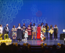 Troféu Gralha Azul premia peças e personagens do teatro na 40º edição