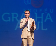 Troféu Gralha Azul premia peças e personagens do teatro na 40º edição