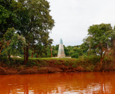 RIO IGUAÇU – Mais recentemente, Capanema também passou a oferecer aos turistas novas opções de lazer e experiências no Rio Iguaçu. A empresa Três Fronteiras Navegação e Turismo opera desde 2022 no município com a autorização do Instituto Chico Mendes de Conservação da Biodiversidade (ICMBio).