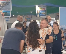 Paranaenses aproveitam embarque mais próximo de casa para celebrar datas especiais