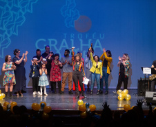 Troféu Gralha Azul premia peças e personalidades do teatro na 40ª edição