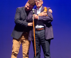 Troféu Gralha Azul premia peças e personagens do teatro na 40º edição
