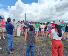 Turismo rural técnico-científico do Paraná atrai grupo de 26 produtores franceses