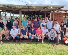 Turismo rural técnico-científico do Paraná atrai grupo de 26 produtores franceses