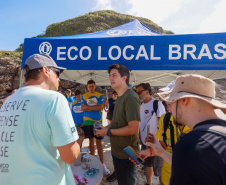 Em mutirão de apenas duas horas, Estado recolhe 7 mil itens de lixo na Ilha do Mel