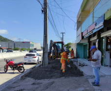 Trecho duplicado da PR-412 em Matinhos ganha novas calçadas com ciclovia 