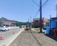 Trecho duplicado da PR-412 em Matinhos ganha novas calçadas com ciclovia 