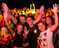 Roupa Nova e Rick e Renner encantam o público no segundo dia de shows no Verão Maior Paraná