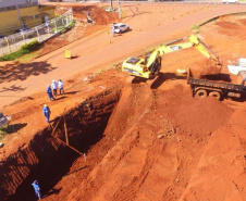 Drenagem e terraplenagem marcam avanço das obras do Viaduto da PUC em Londrina