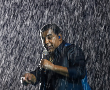Raça Negra e Amado Batista emocionam mais de 100 mil fãs em shows no Litoral