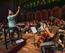 Orquestra Sinfônica do Paraná abre a temporada com a obra Floresta do  Amazonas