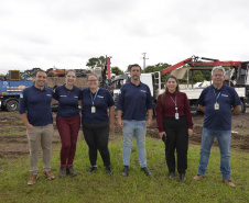 Detran-PR prensa 452 toneladas de veículos para reciclagem