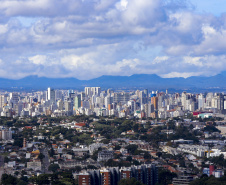 Paraná renova recorde e tempo médio de abertura de empresas cai para menos de 10 horas