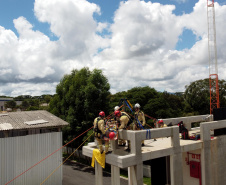 Bombeiros do Paraná disputam competição internacional de resgate em altura