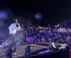 Noite histórica: Luan Santana e É o Tchan levam quase 180 mil pessoas aos shows no Litoral