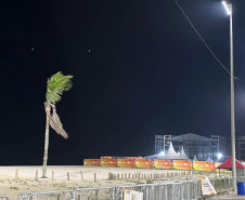 Com luzes cênicas e superpostes, Estado começa instalar novo sistema de iluminação em Matinhos