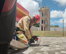 Bombeiros do Paraná disputam competição internacional de resgate em altura