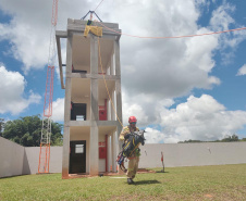 Bombeiros do Paraná disputam competição internacional de resgate em altura