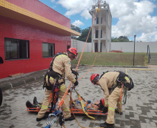 Bombeiros do Paraná disputam competição internacional de resgate em altura