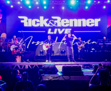 Roupa Nova e Rick e Renner animam o público no 2° dia de shows no Verão Maior Paraná