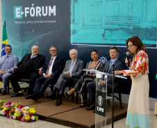 O governador em exercício Darci Piana participou nesta segunda-feira (19), em Curitiba, do lançamento de um projeto do Tribunal de Justiça do Estado do Paraná (TJPR) para instalação de pontos de atendimento remoto em municípios que não são sedes de suas comarcas. 
